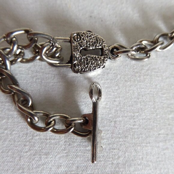 NEW SKULL CROSSBONES BLOOD RED JEWEL PENDANT W/ SILVER 20” CHAIN GOTHIC - Picture 15 of 16